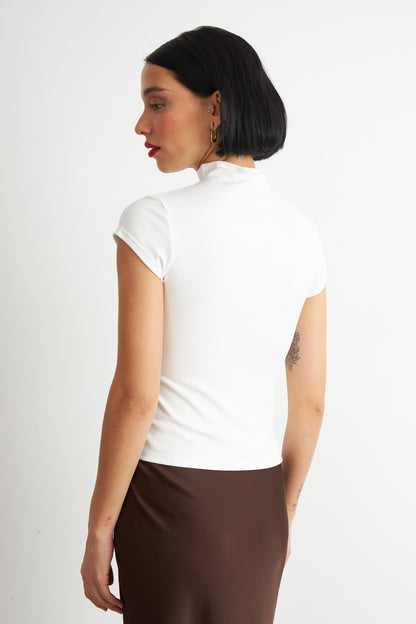 Polera Manga Corta Cuello Alto Blanco