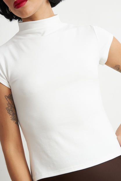 Polera Manga Corta Cuello Alto Blanco