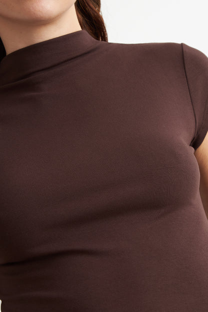 Polera Manga Corta Cuello Alto Café