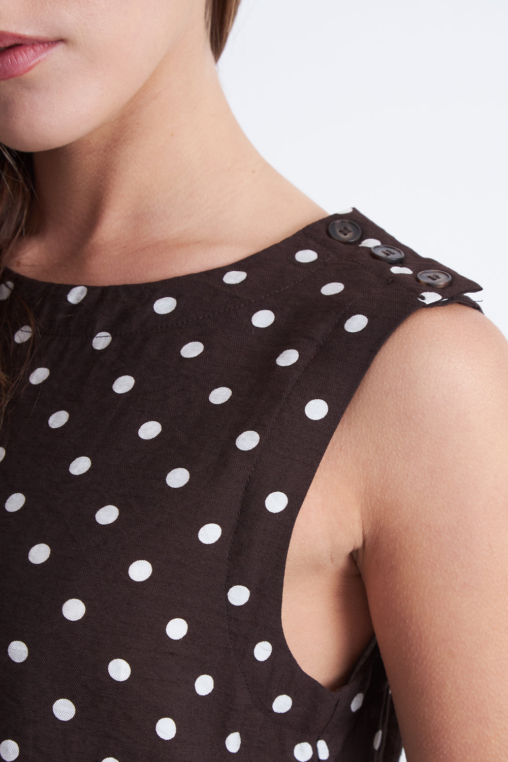 Top / Blusa Lunares con botones Café