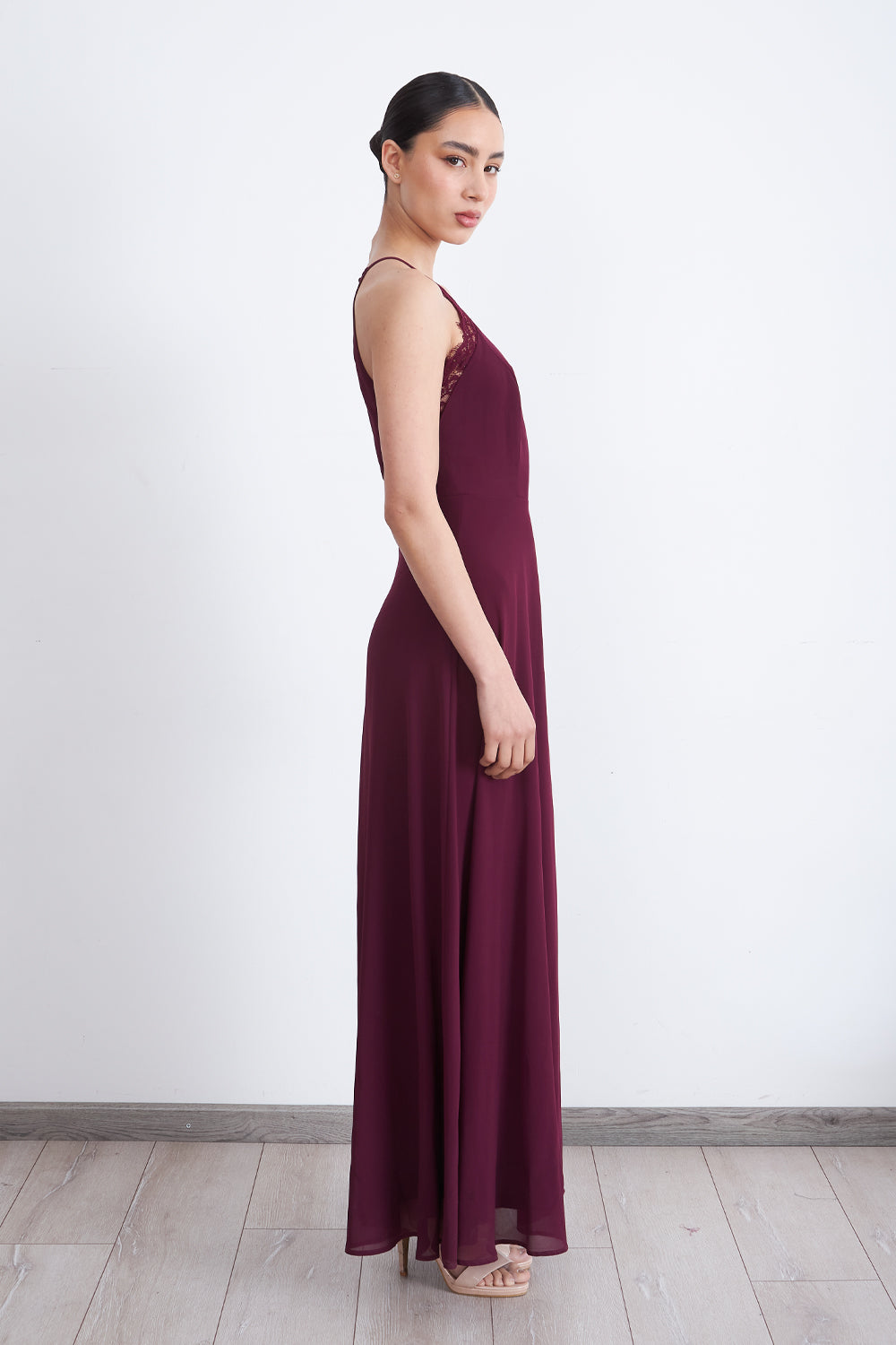 Vestido Largo Halter Detalle Encaje Burdeo