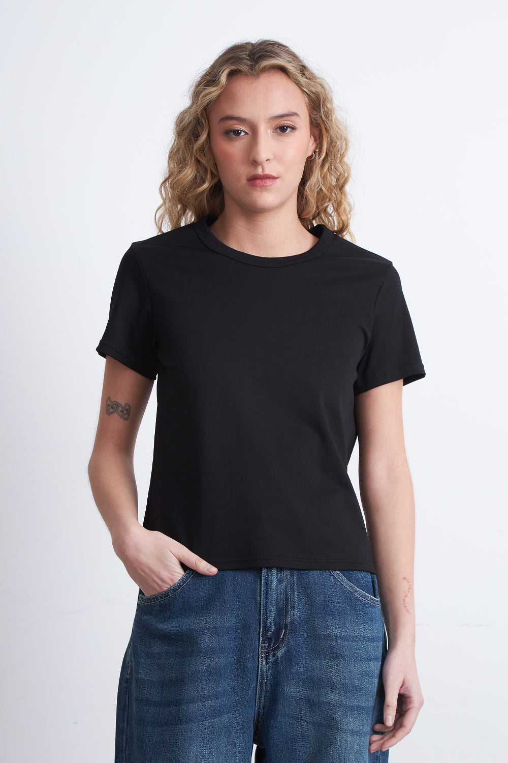 Polera Cuello Redondo Manga Corta Negro