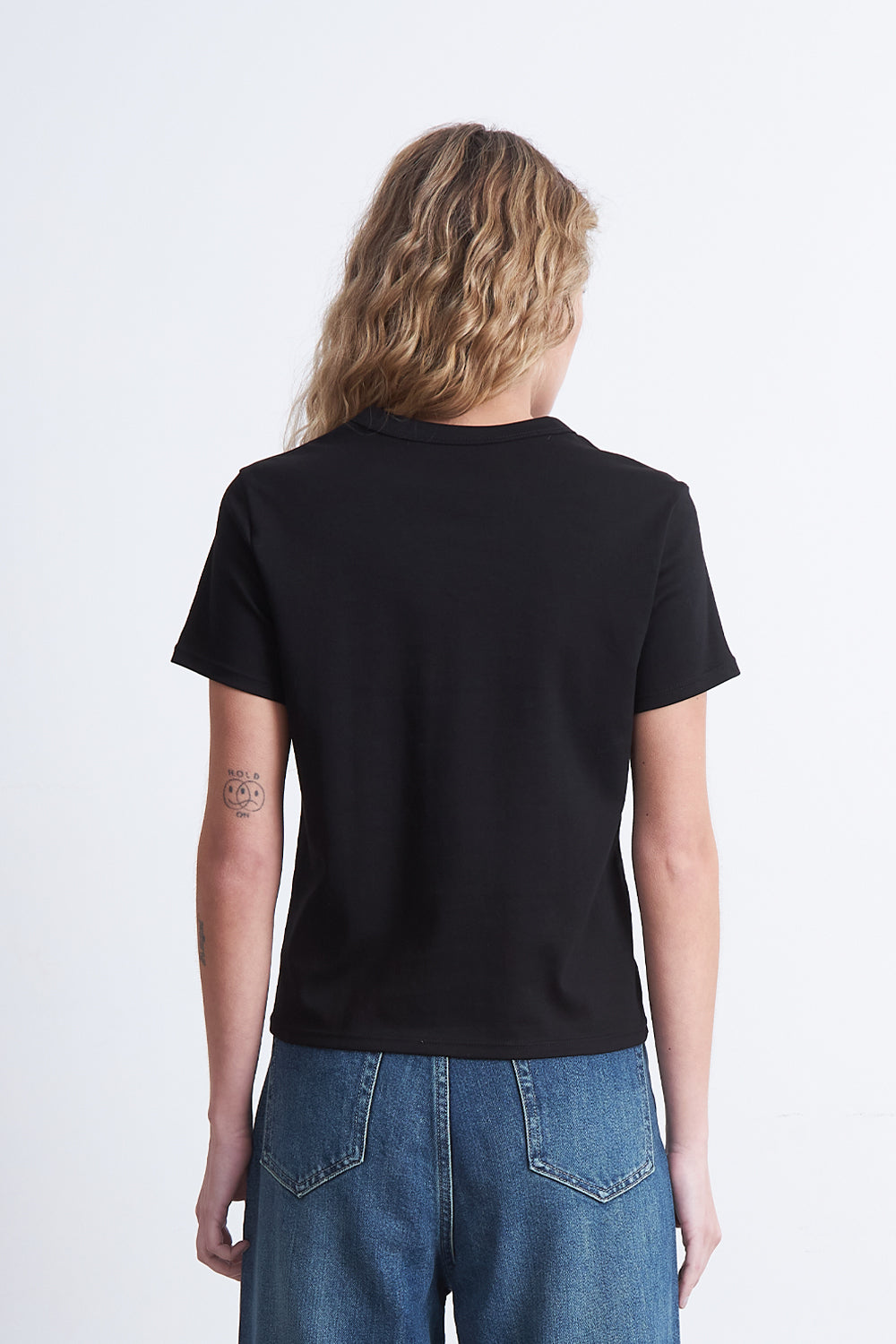 Polera Cuello Redondo Manga Corta Negro