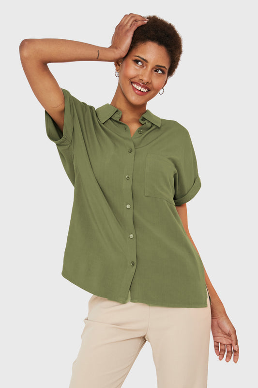 Camisa Manga Corta Con Dobladillo Oliva
