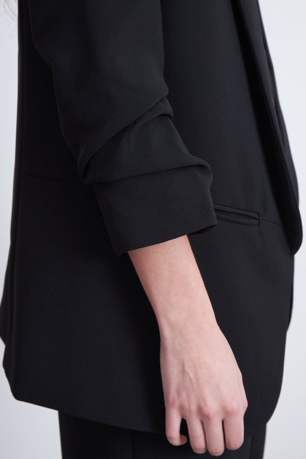Blazer Manga 3/4 Ajustado con Solapas Negro