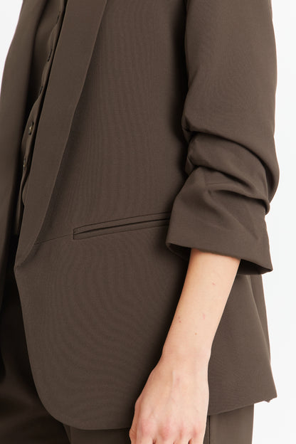 Blazer Manga 3/4 Ajustada Con Pliegues Marrón