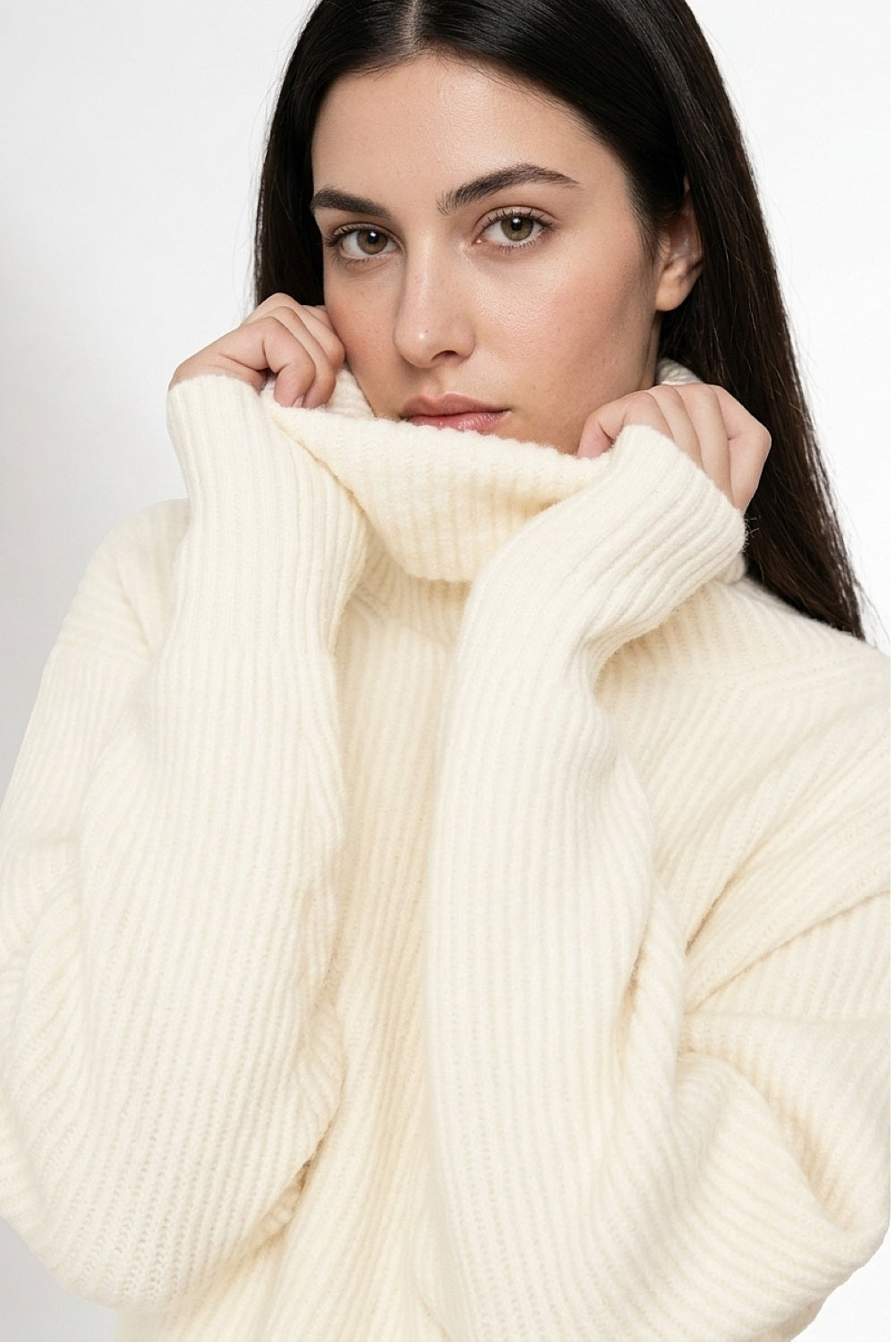 Sweater Acanalado Cuello Alto Blanco Invierno