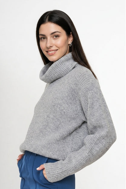 Sweater Acanalado Cuello Alto Gris