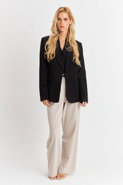 Blazer Bolsillos y Botón  Negro