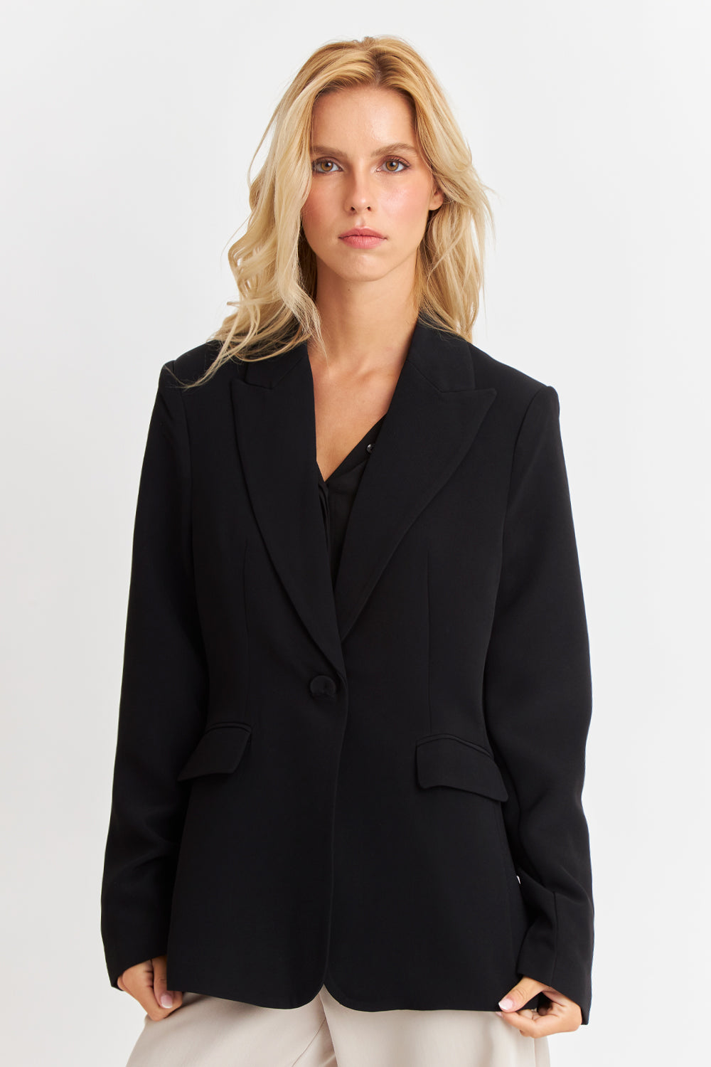 Blazer Bolsillos y Botón  Negro