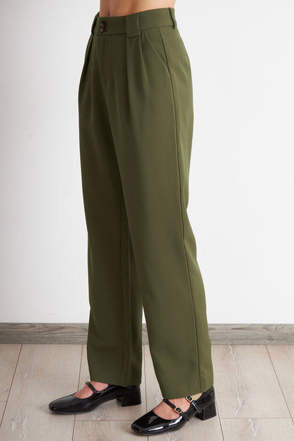 Pantalón Recto Con Pinza Oliva