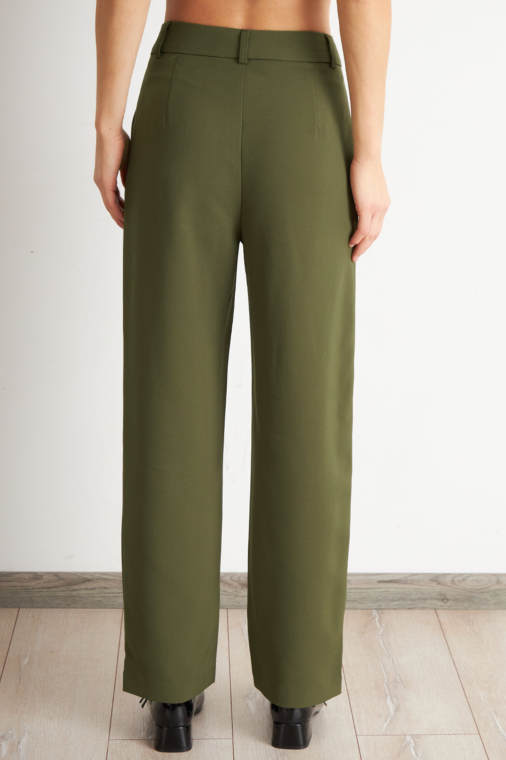 Pantalón Recto Con Pinza Oliva