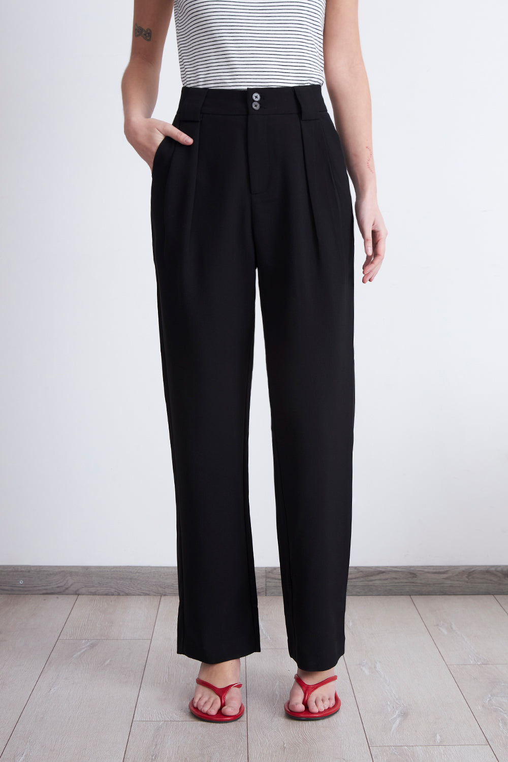 Pantalón Recto Con Pinza Negro
