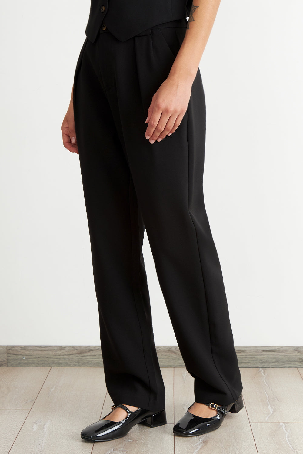 Pantalón Recto Con Pinza Negro