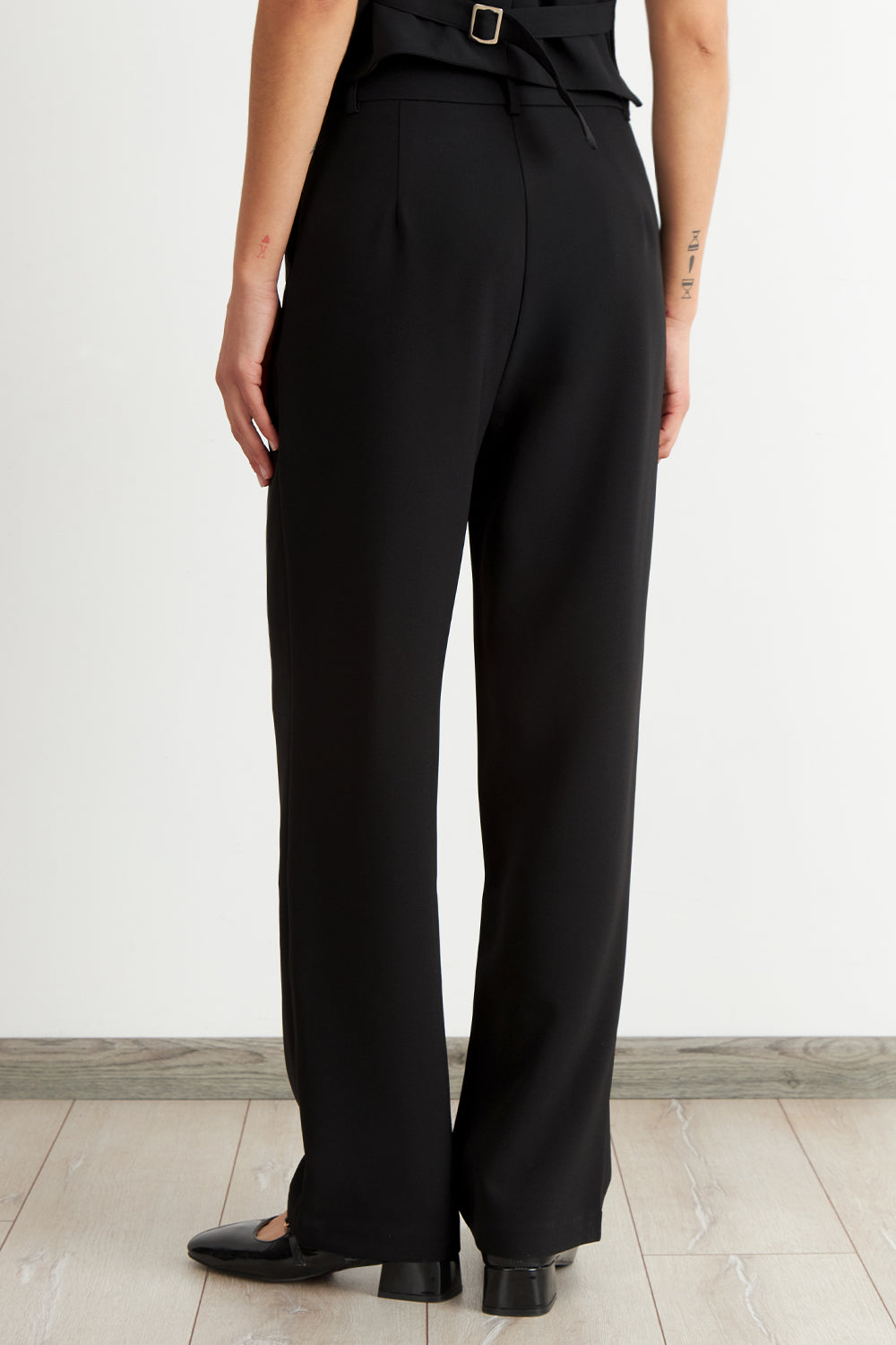 Pantalón Recto Con Pinza Negro