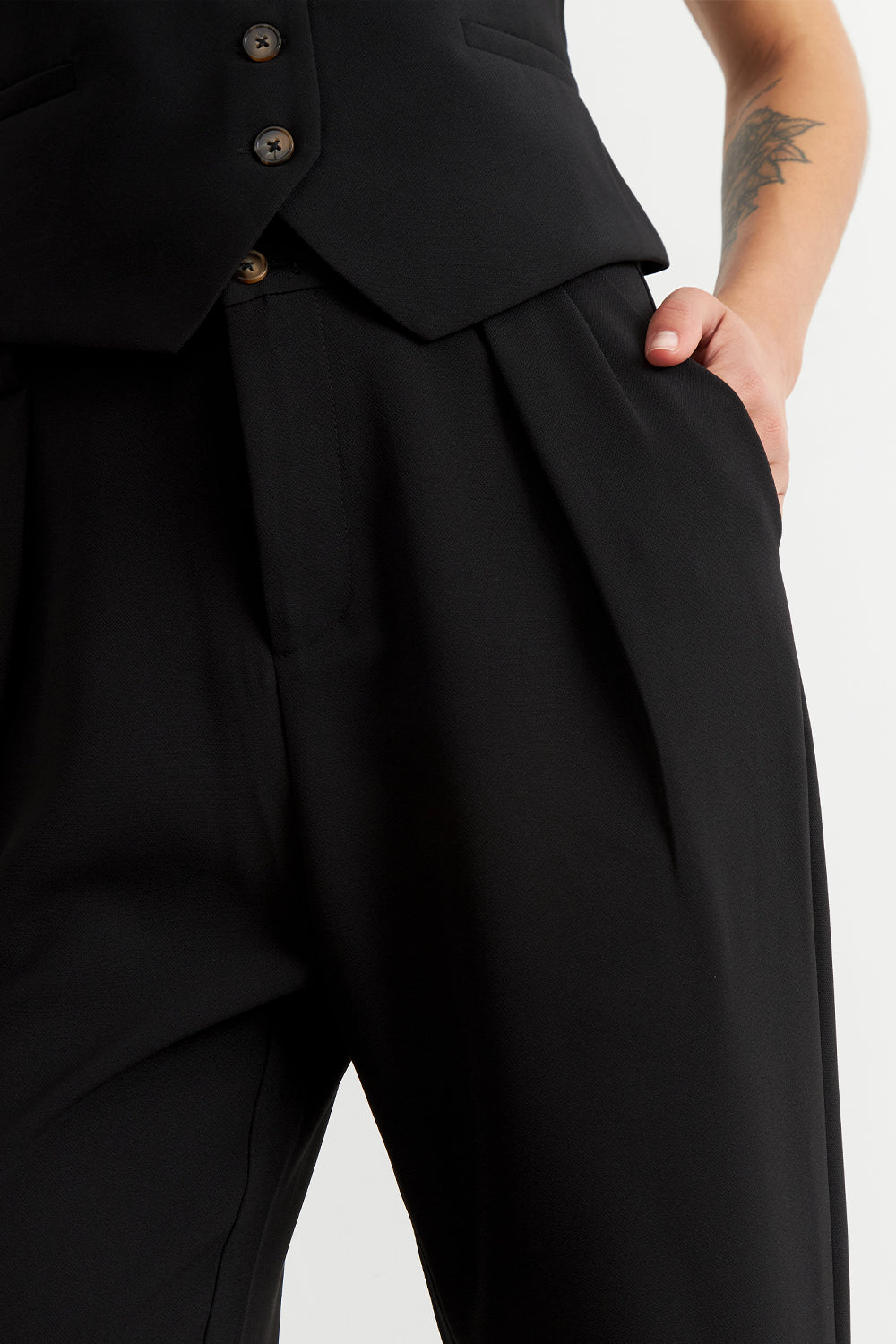 Pantalón Recto Con Pinza Negro