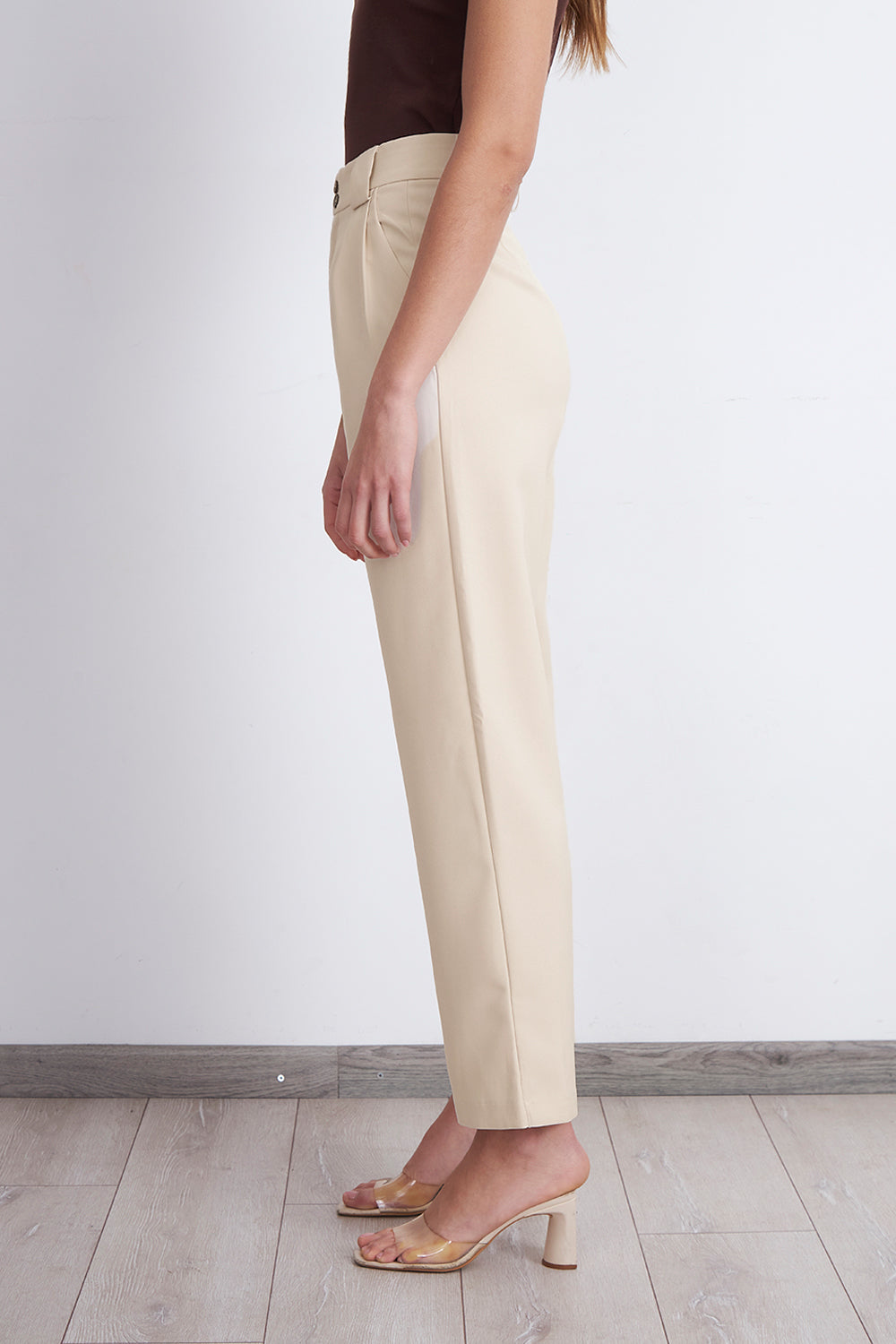 Pantalón Recto Con Pinza Beige