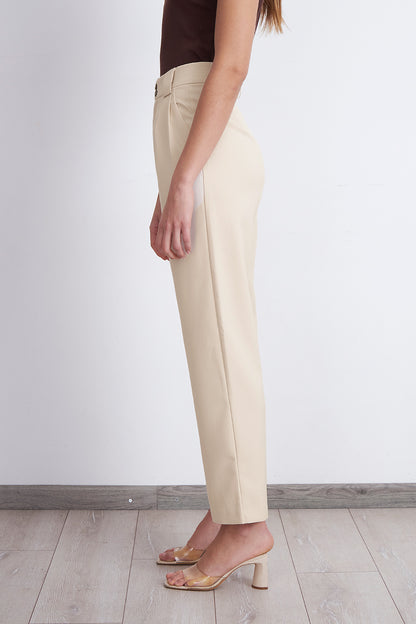 Pantalón Recto Con Pinza Beige