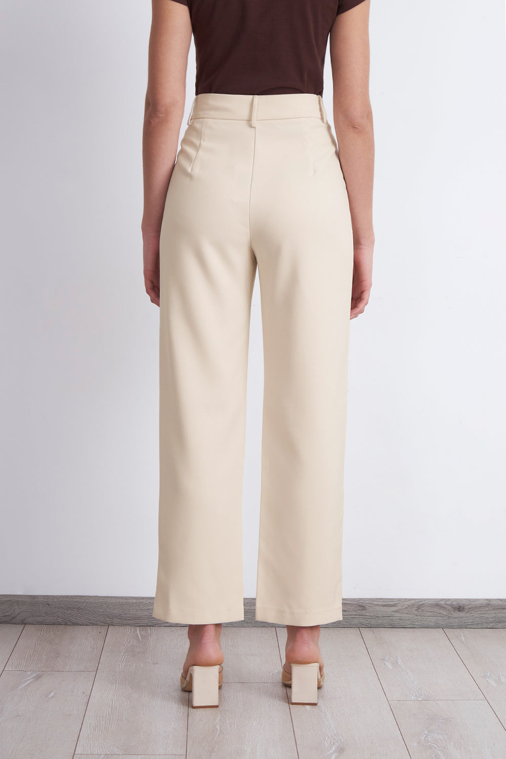 Pantalón Recto Con Pinza Beige