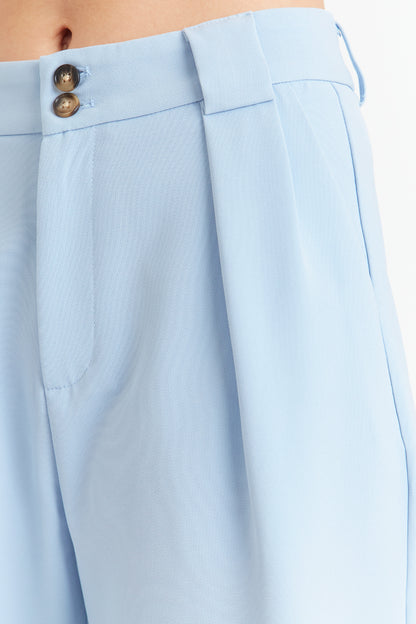 Pantalón Con Pinzas Recto Celeste