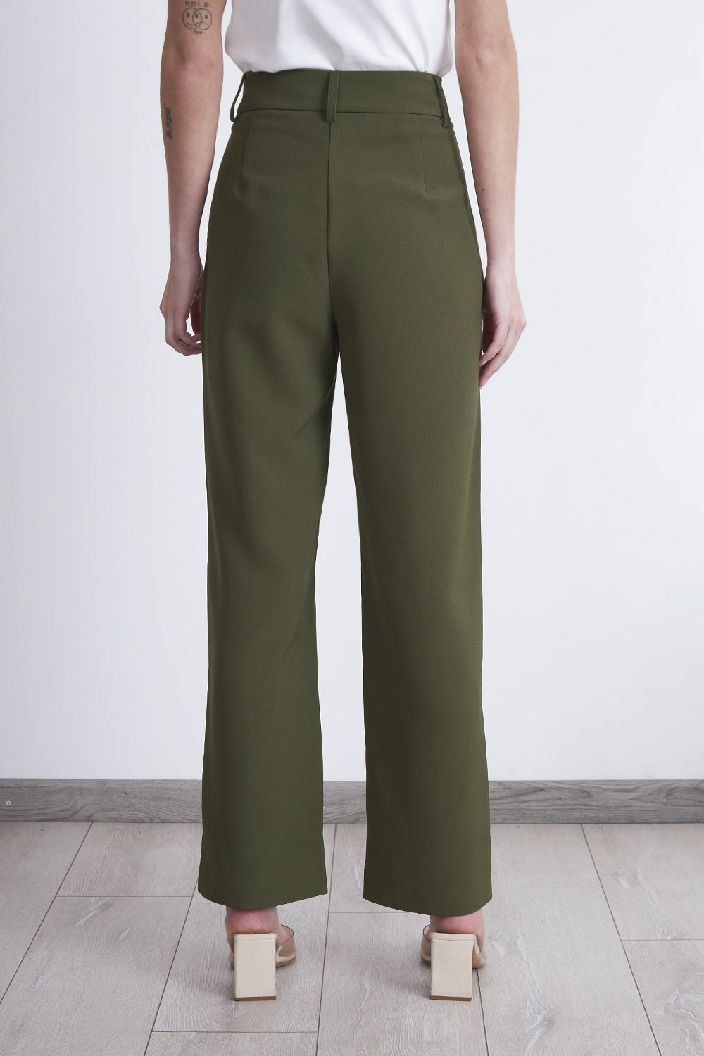 Pantalón Recto Con Pinza Oliva