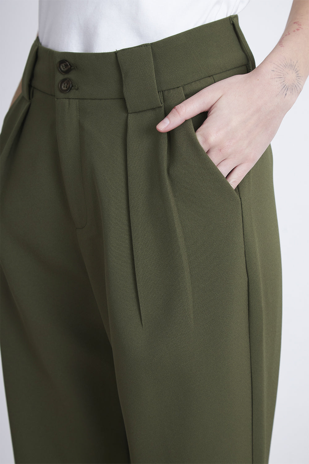 Pantalón Recto Con Pinza Oliva