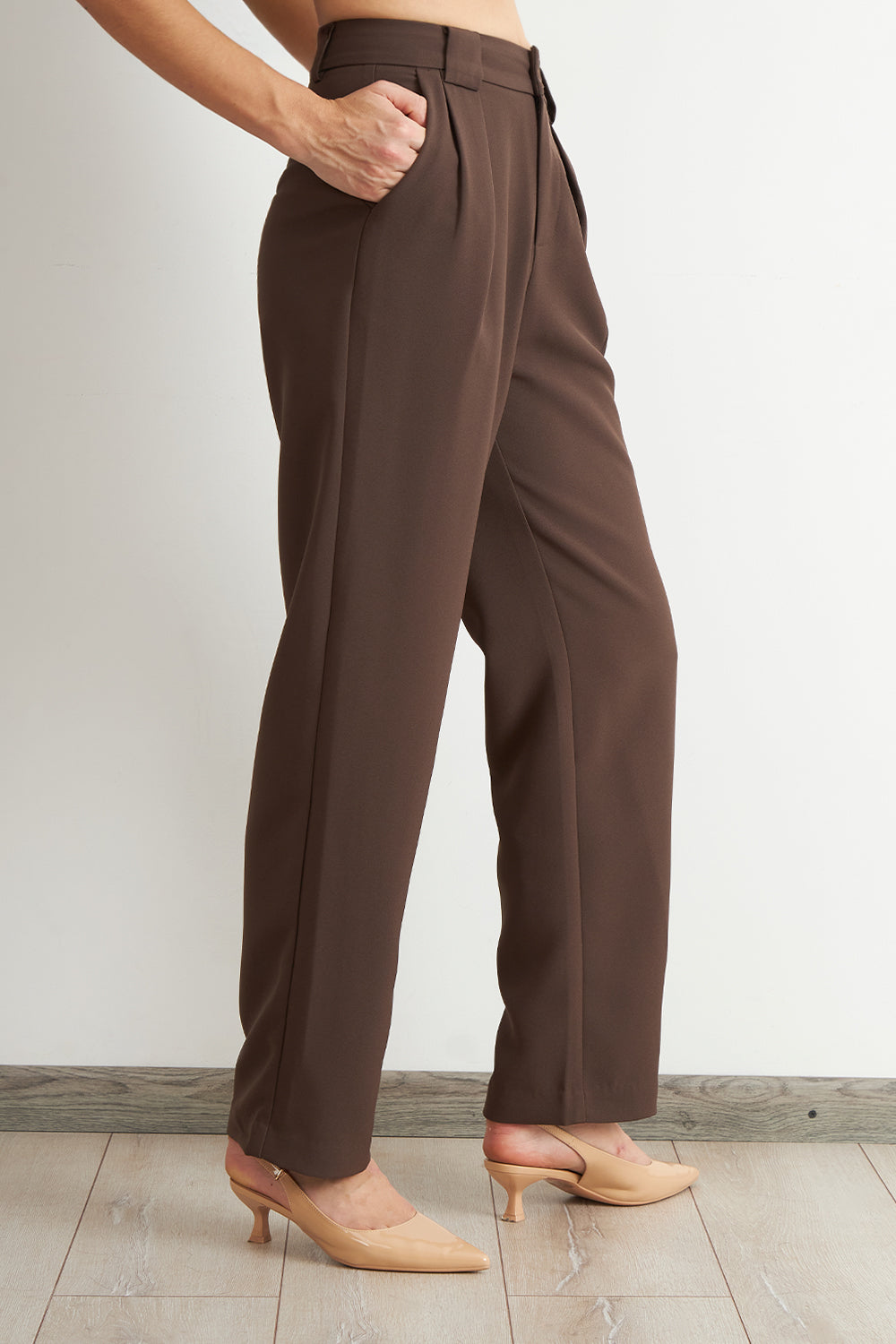 Pantalón Recto Con Pinza Mocca