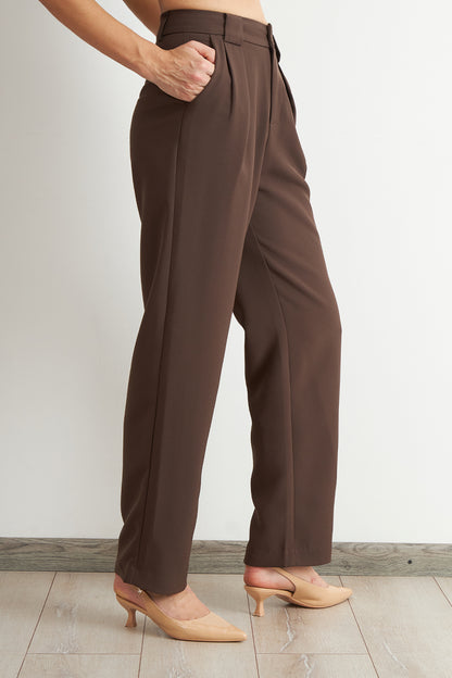 Pantalón Recto Con Pinza Mocca