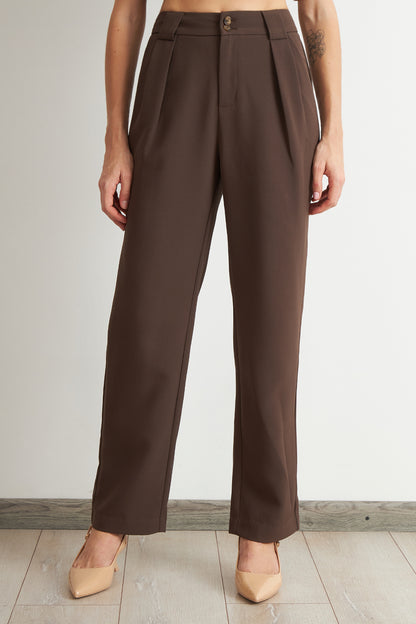 Pantalón Recto Con Pinza Mocca