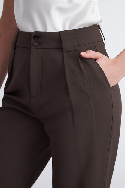 Pantalón Recto Con Pinza Mocca