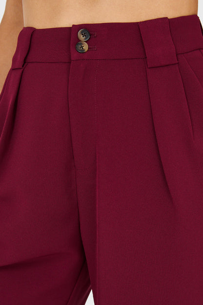 Pantalón Recto Con Pinzas Burdeo