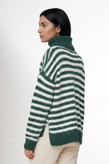 Sweater Holgado Rayado Cuello Alto Verde