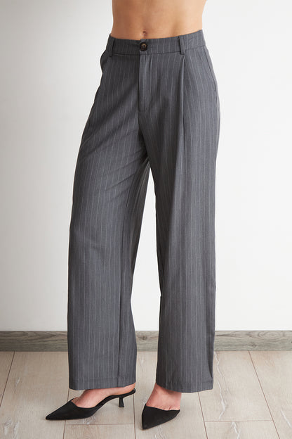 Pantalón de Pierna Recta Raya Diplomática Gris