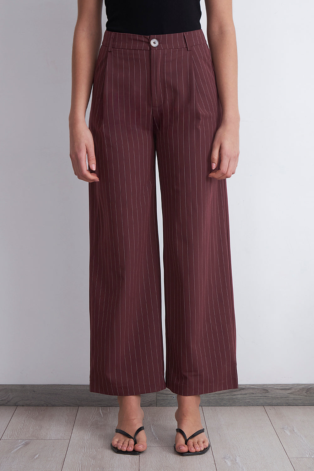 Pantalón de Pierna Recta Raya Diplomática Burdeo