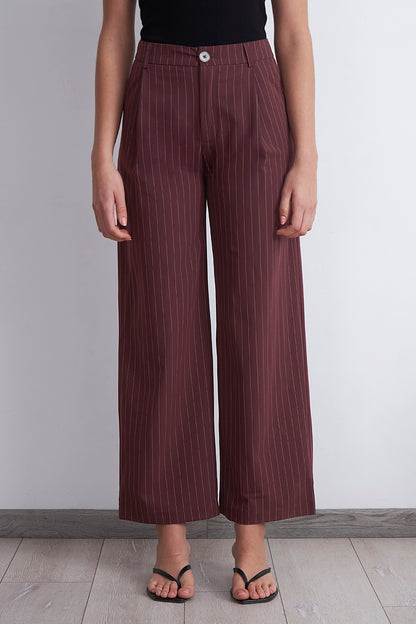 Pantalón de Pierna Recta Raya Diplomática Burdeo