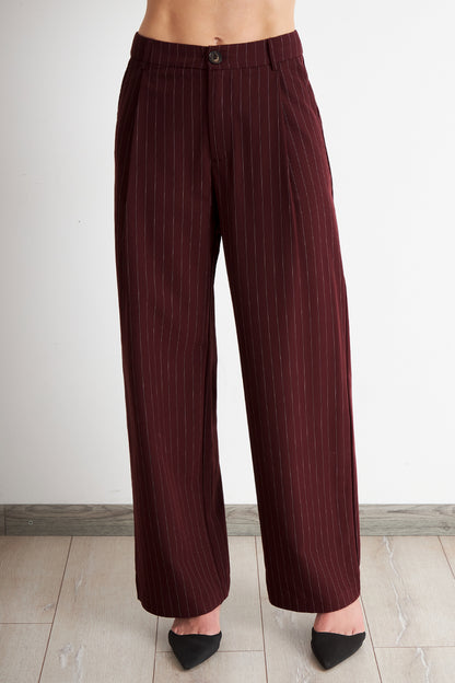 Pantalón de Pierna Recta Raya Diplomática Burdeo