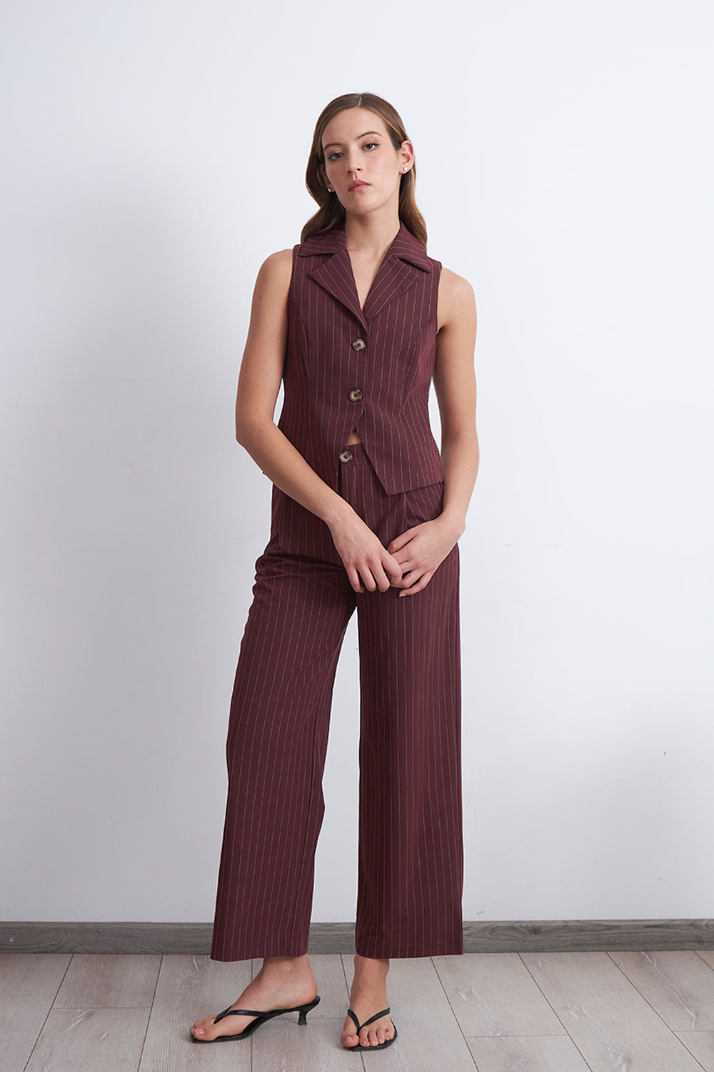 Pantalón de Pierna Recta Raya Diplomática Burdeo