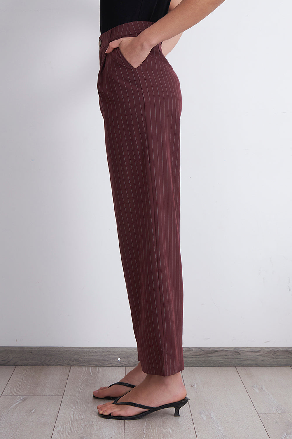 Pantalón de Pierna Recta Raya Diplomática Burdeo