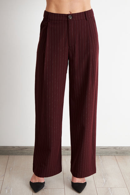 Pantalón de Pierna Recta Raya Diplomática Burdeo