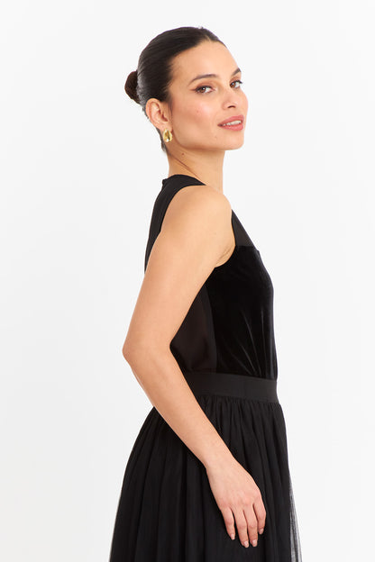 Polera sin Manga Detalle Terciopelo Negro