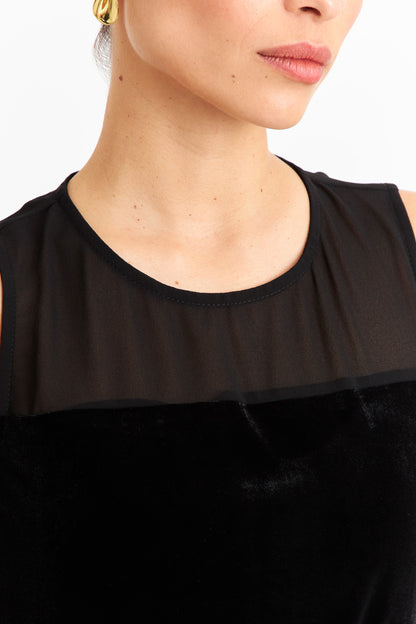 Polera sin Manga Detalle Terciopelo Negro