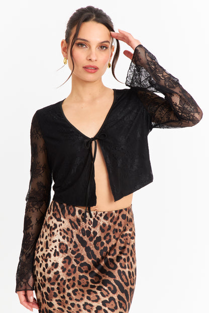 Blusa Nudo Delantero Encaje Negro