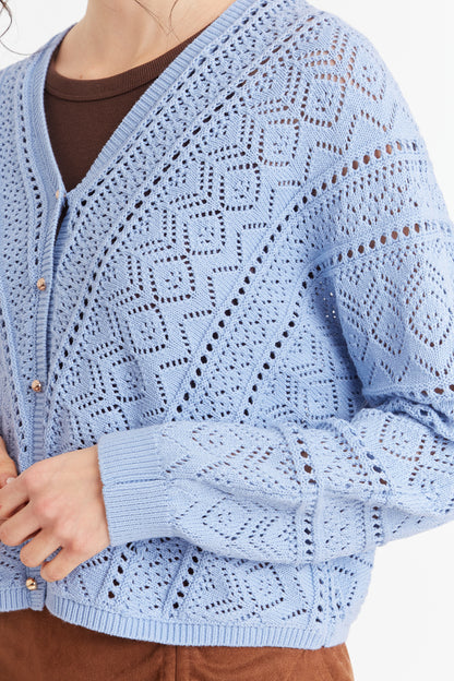 Cárdigan Tipo Crochet Botones Dorados Celeste