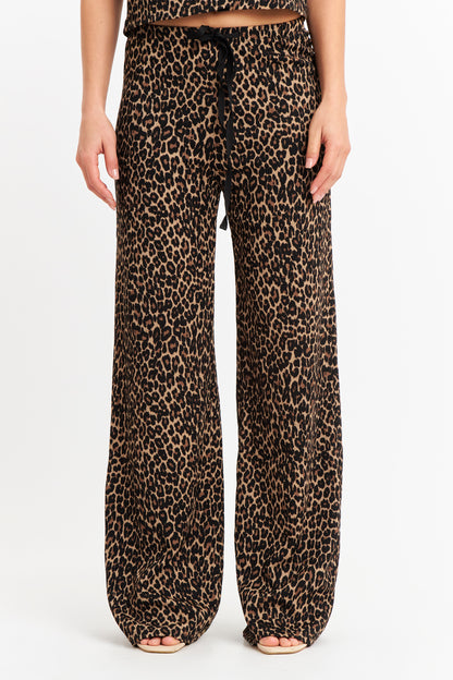 Pantalón Tipo Crepé Animal Print Café