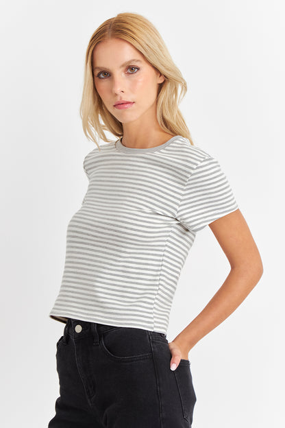 Polera Básica Cuello Redondo Líneas Gris Claro