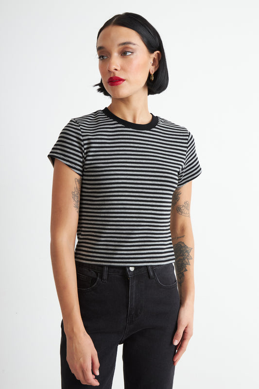 Polera Básica Cuello Redondo Líneas Grafito