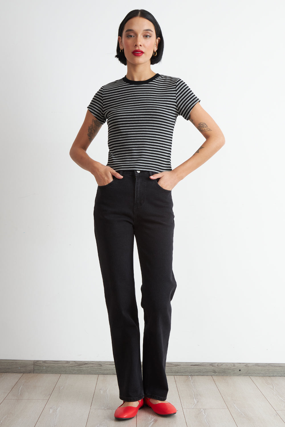 Polera Básica Cuello Redondo Líneas Grafito