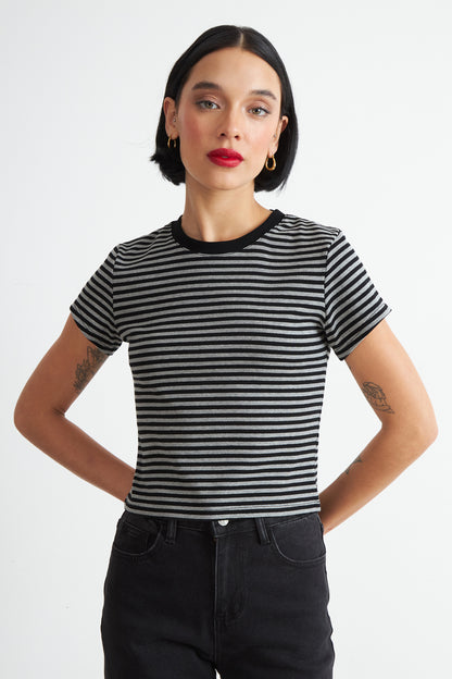 Polera Básica Cuello Redondo Líneas Grafito