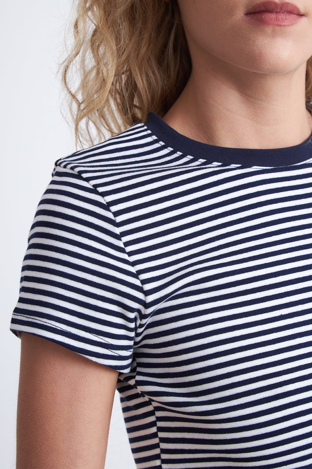 Polera Básica Cuello Redondo Líneas Azul Marino
