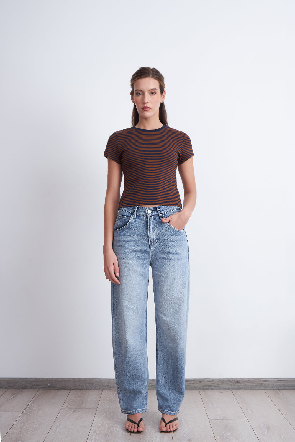 Polera Básica Cuello Redondo Líneas Café